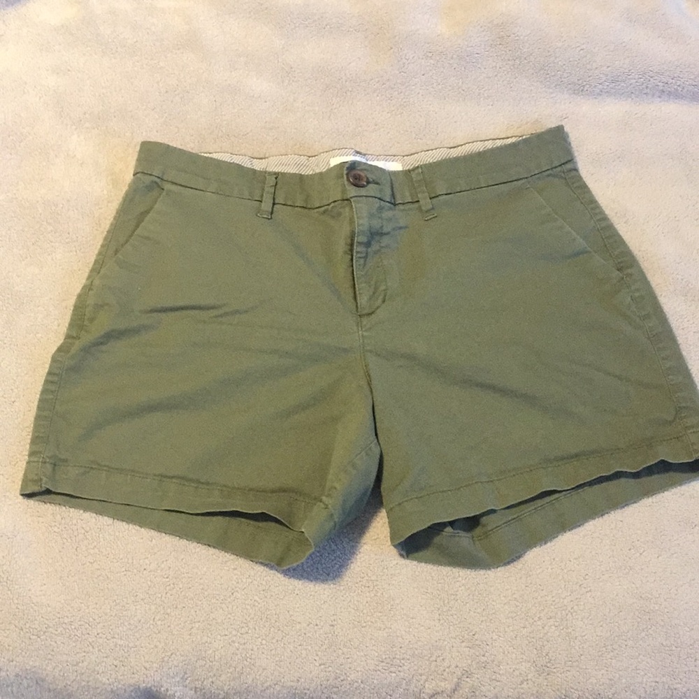 Old Navy Olive Green Everyday Short.  Size 10